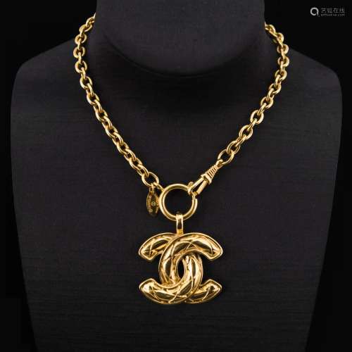 CHANEL CC VINTAGE PENDANT NECKLACE W/BOX