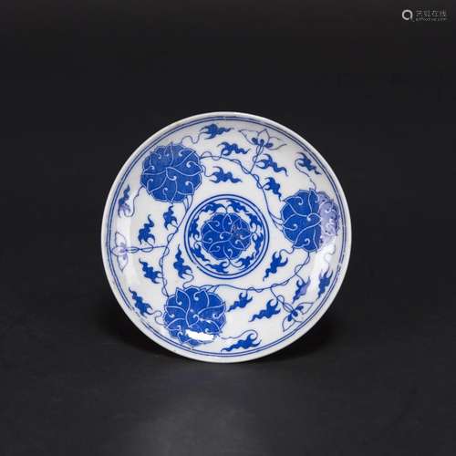 A BLUE AND WHITE 'LOTUS' DISH