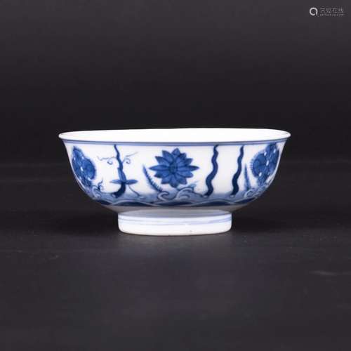 A BLUE AND WHITE 'LOTUS' DISH, QING DYNASTY