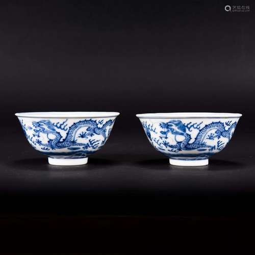 A PAIR OF BLUE AND WHITE 'DRAGON' BOWLS, GUANGXU P...