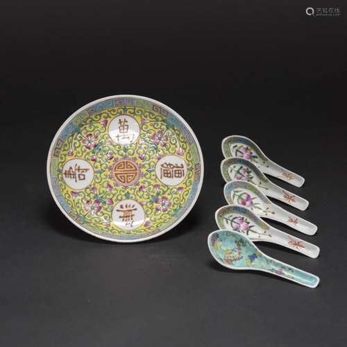 LOT OF 10, FIVE FAMILLE ROSE SPOONS&A 'WAN SHOU WU