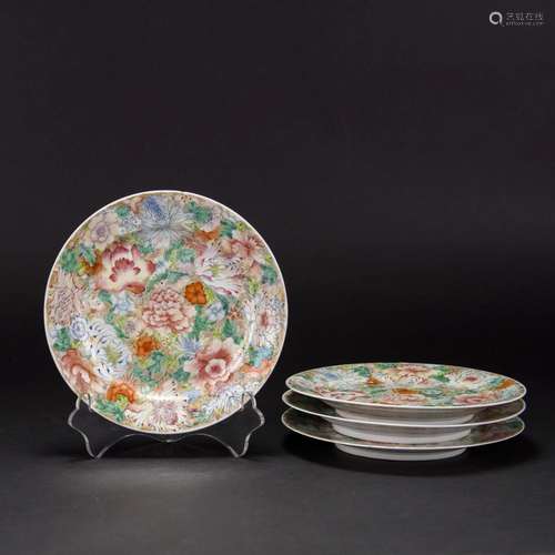 A GROUP OF 4 FAMILLE ROSE MILLE FLEURS DISH, GUANGXU