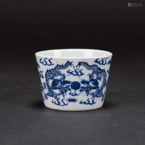 A BLUE AND WHITE 'DRAGON' CUP