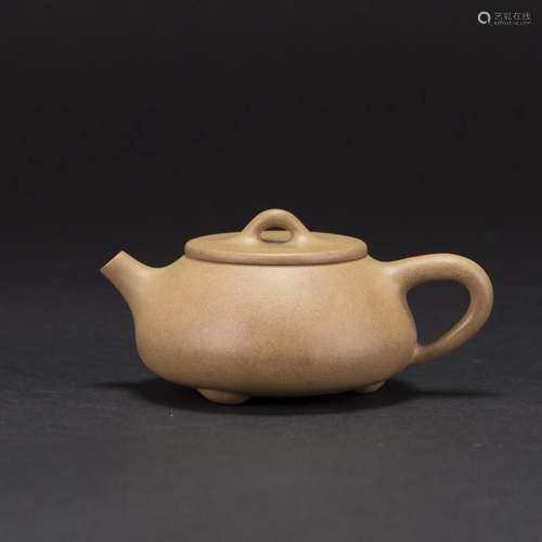 A CHINESE ZISHA TEAPOT