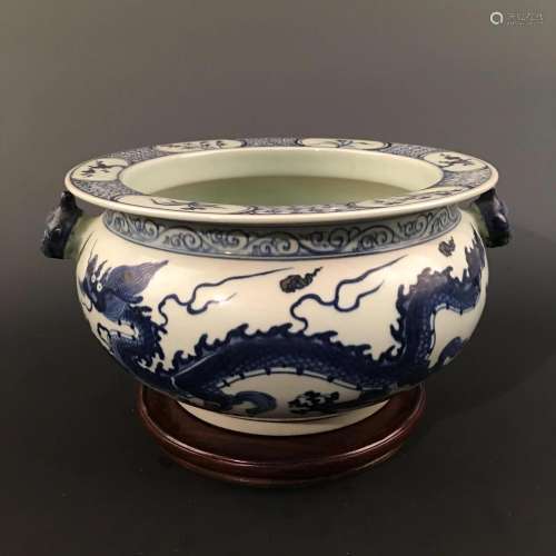 Chinese Blue-White 'Dragon' Container