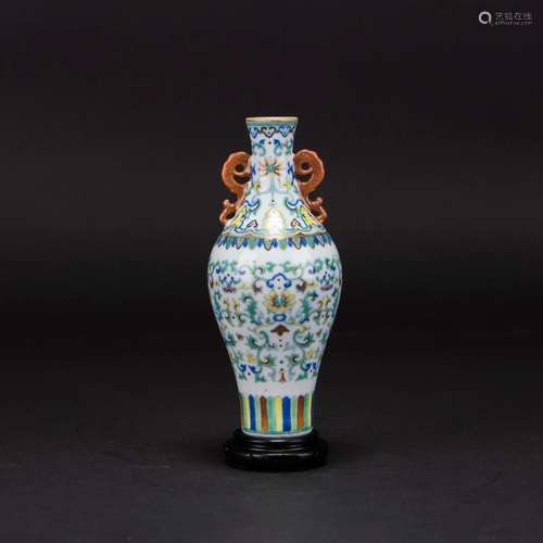 A DOUCAI OLIVE-SHAPED VASE WITH DAOGUANG MARK