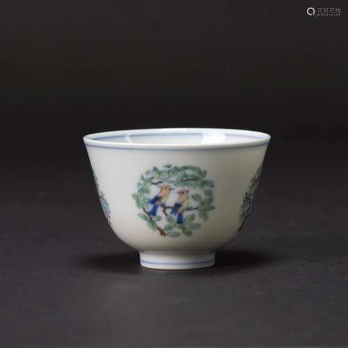 A DOUCAI 'FLOWER AND BIRD' CUP, CHENGHUA MARK