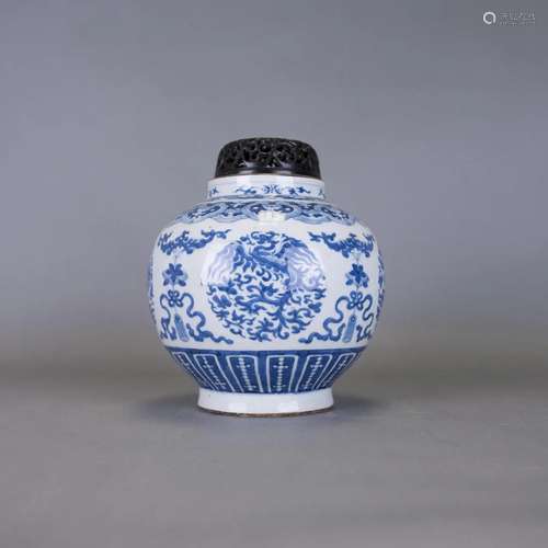 BLUE & WHITE 'PHOENIX MEDALLION' JAR WITH COVE...