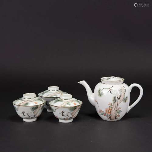 A GROUP OF 4 FAMILLE ROSE 'CRANE' TEAPOT AND CUP W...