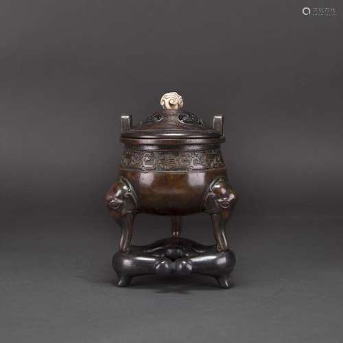 A TRIPOD CHENXIANG CENSER WITH COVER AND BASE