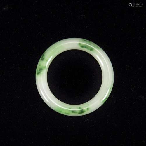 A SMALL JADEITE BRACELET