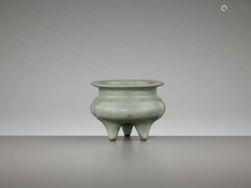 A LONGQUAN TRIPOD CENSER, SOUTHERN SONG