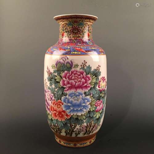 Chinese Famille Rose 'Flower' Vase