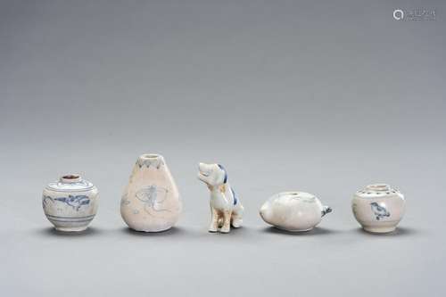 FIVE BLUE AND WHITE PORCELAIN ´SHIPWRECK´ WARES