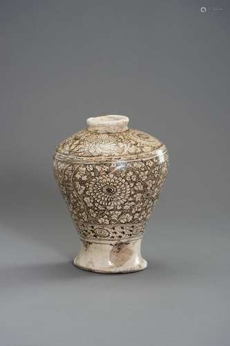 A CIZHOU ´FLORAL´ BALUSTER VASE