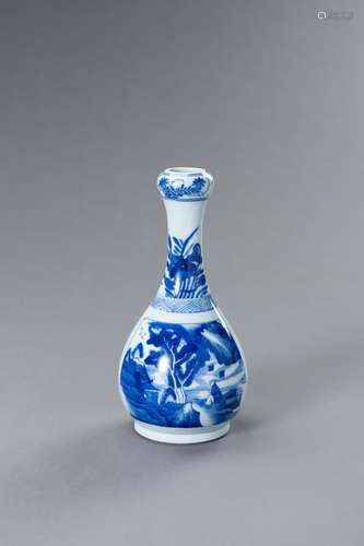 A BLUE AND WHITE PORCELAIN KANGXI REVIVAL GARLIC VASE