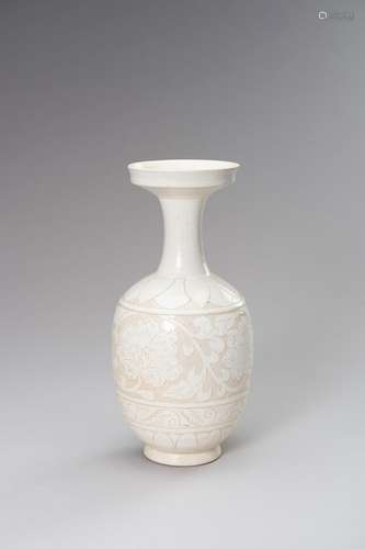 A SONG STYLE WHITE CIZHOU VASE