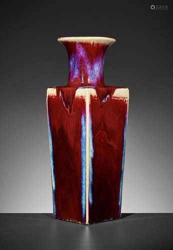 A FLAMBÉ-GLAZED SQUARE BALUSTER VASE, QING DYNASTY