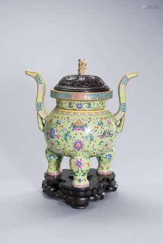 A LARGE PORCELAIN FAMILLE ROSE ‘BAJIXIANG’ TRIPOD INCENSE BU...