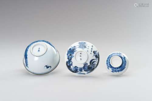 THREE ‘BLEU DE HUE’ PORCELAIN MINIATURE DISHES