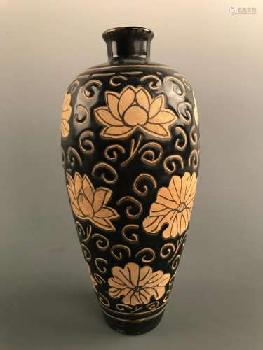 Chinese Cizhou Kiln 'Lotus' Vase