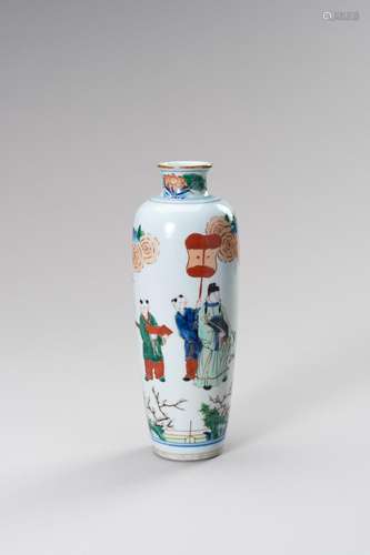 A PORCELAIN ‘WUCAI’ VASE WITH A COURT FIGURE AND SERVANTS IN...