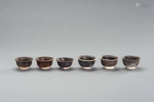 SIX FOOTED ´SHIPWRECK´ CERAMIC CUPS