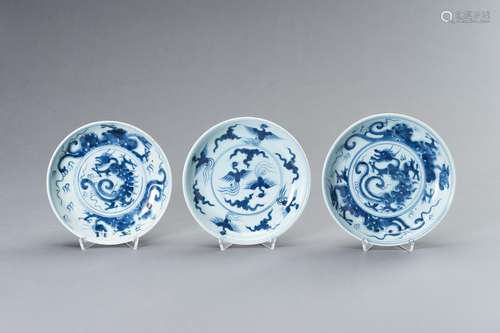 THREE SMALL ‘DRAGON AND PHOENIX’ PORCELAIN DISHES