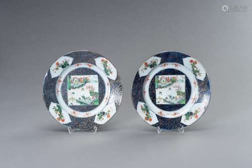 A PAIR OF FAMILLE-VERTE ‘LANDSCAPE’ DISHES