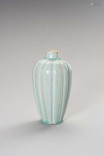 A FINE LOBED QINGBAI GLAZE PORCELAIN VASE