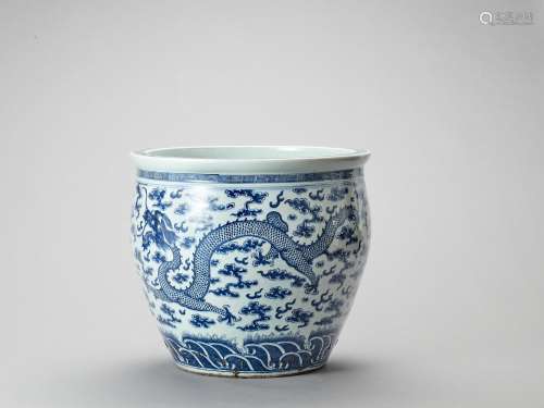 A LARGE BLUE AND WHITE PORCELAIN ‘DRAGON’ FISHBOWL