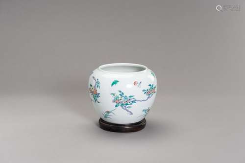 A DOUCAI ‘FLORAL’ JAR, QING DYNASTY