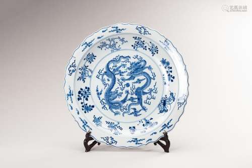A LARGE BARBED-RIM BLUE AND WHITE DISH