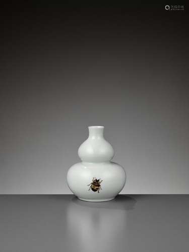 A ‘TROMPE L’OEIL’ PORCELAIN DOUBLE-GOURD VASE WITH A CICADA,...