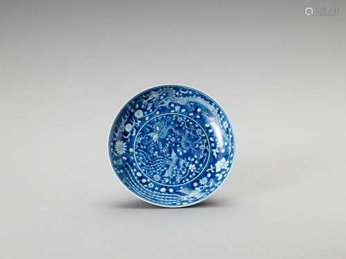 A BLUE AND WHITE PORCELAIN ‘DRAGON & PHOENIX’ DISH