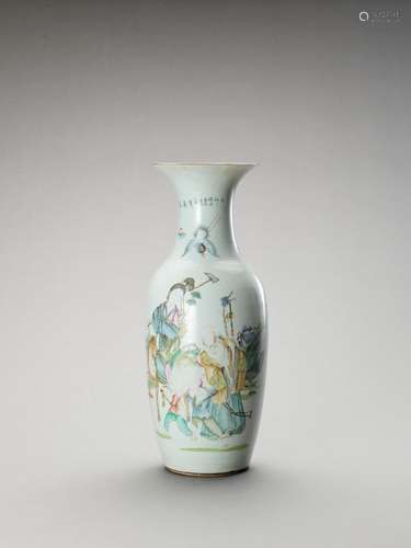 A LARGE FAMILLE VERTE PORCELAIN BALUSTER VASE, LATE QING TO ...