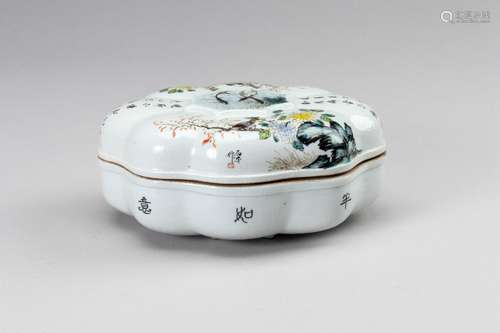 A OCTOFOIL PORCELAIN LIDDED BOX, LIU YUCEN