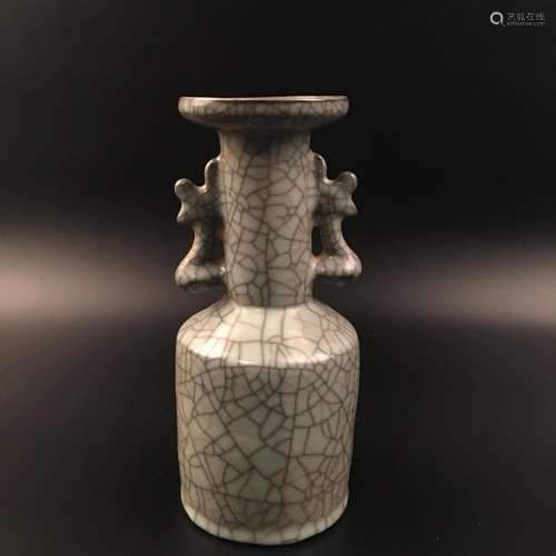 Chinese Guan Fype Porcelain Vase