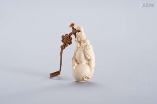 A CHILONG AND DOUBLE GOURD IVORY PENDANT