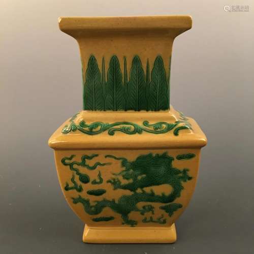 Chinese Green Glazed 'Dragon' Square Vase, Qianlon...
