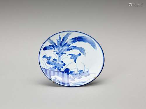 A LARGE BLUE AND WHITE ARITA PORCELAIN DISH