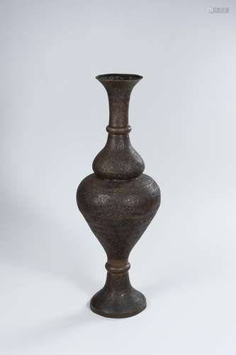 A VERY LARGE PERSIAN RETICULATED BRONZE VASE