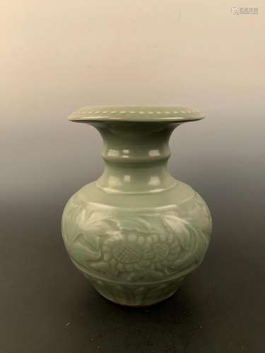 Chinese Longquan Kiln Sun Flower Vase