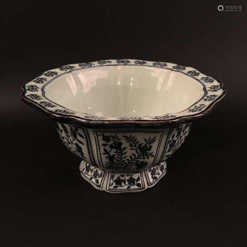 Chinese Blue-White 'Floral' Bowl