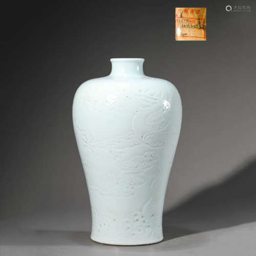 White Glaze Incised Dragon Meiping