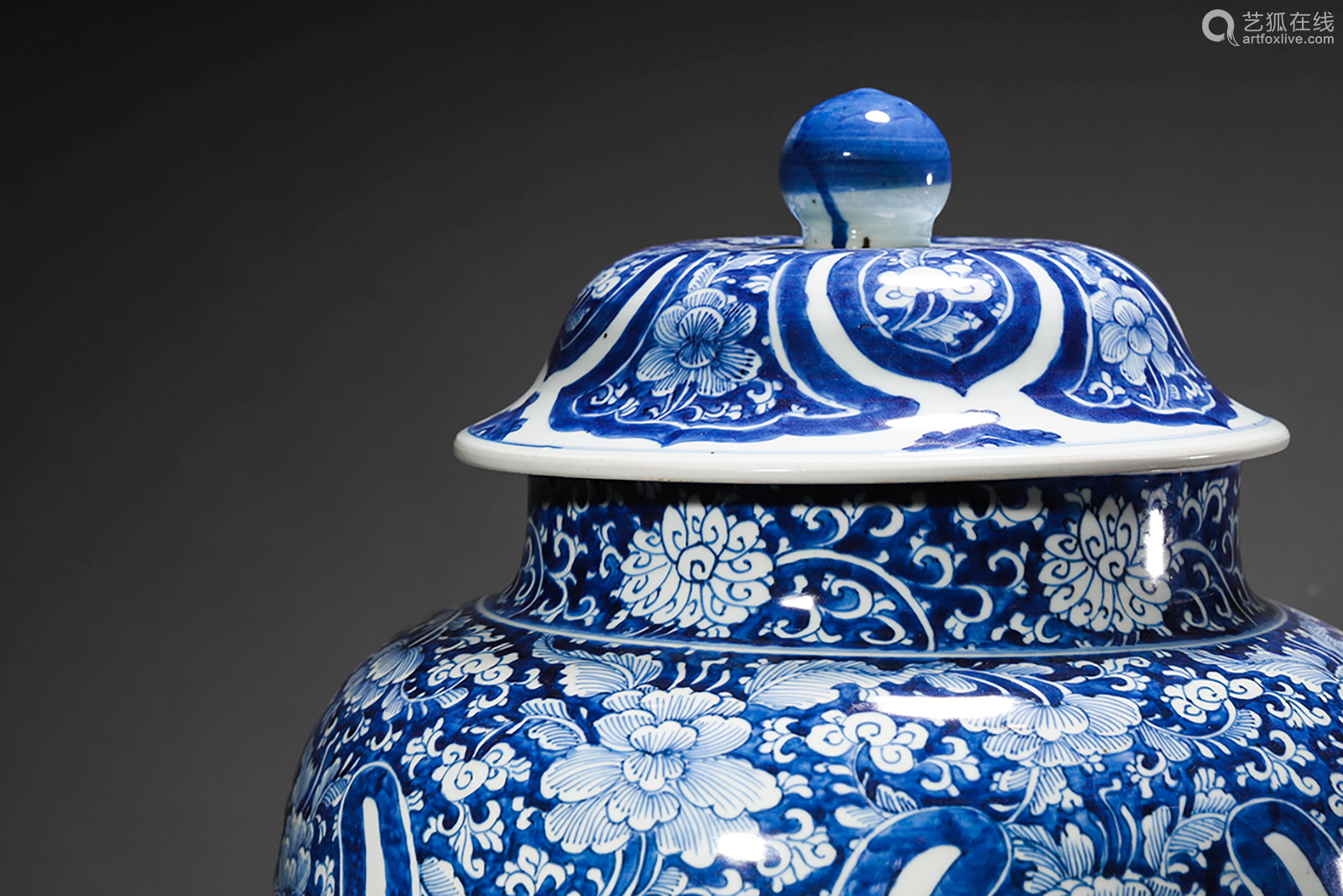 清康熙青花留白如意披肩将军罐