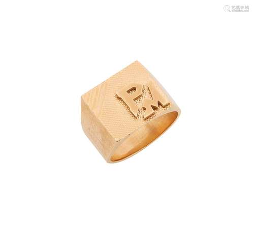 Bague chevalière en or jaune 18k (750/°°), monogrammée PM