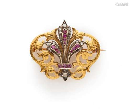 Broche en or de deux tons 18K (750/°°), à décor de volutes e...