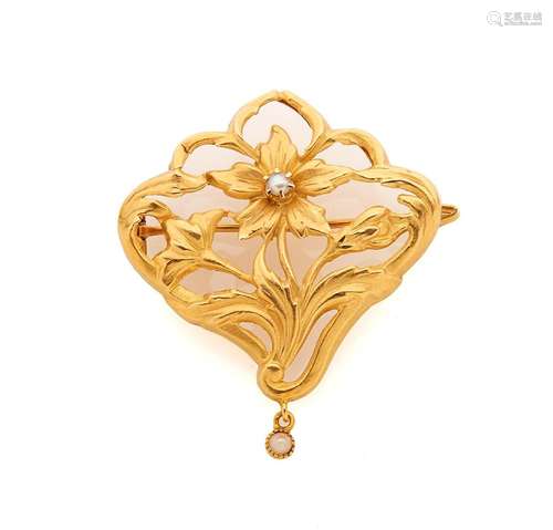 Broche en or jaune 18K(750/°°), à décor floral ajouré, réhau...