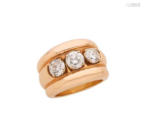 Bague en or rose 18K (750/°°), composé de trois joncs, le ce...